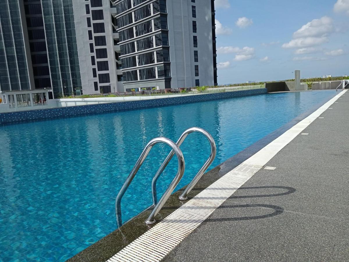 Legoland-Happyrainbow Suite At D'Pristine-8Pax With Lakeview 努沙再也 外观 照片